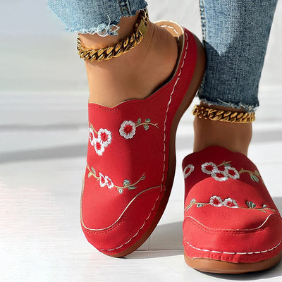 Vintage house slippers with floral embroidery