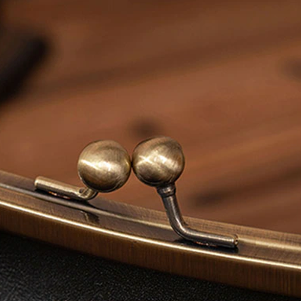 Vintage | Kiss-Lock Bag  Grace’s Retro Chic Essential