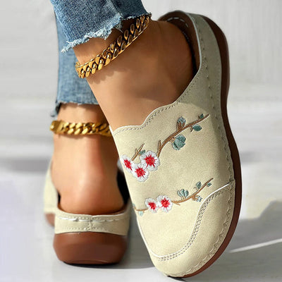 Vintage house slippers with floral embroidery