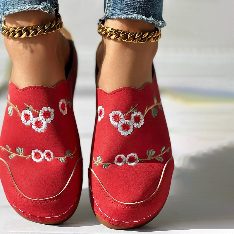 Vintage house slippers with floral embroidery