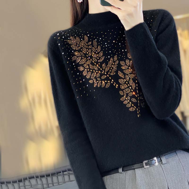 Knitted sweater with leaf pattern