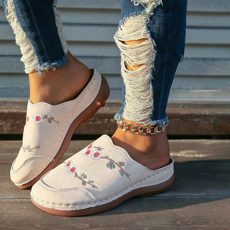 Vintage house slippers with floral embroidery