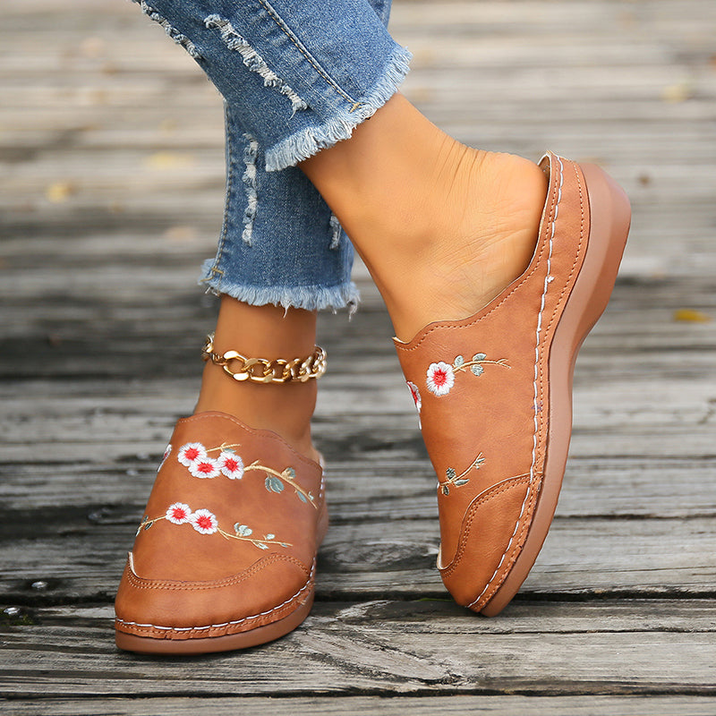Vintage house slippers with floral embroidery