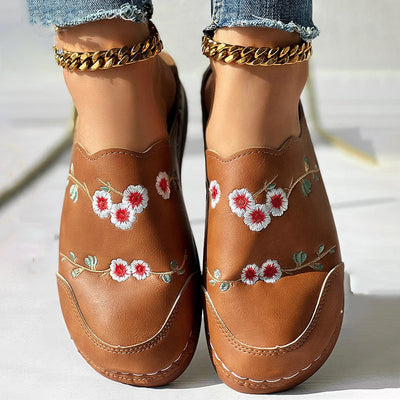 Vintage house slippers with floral embroidery