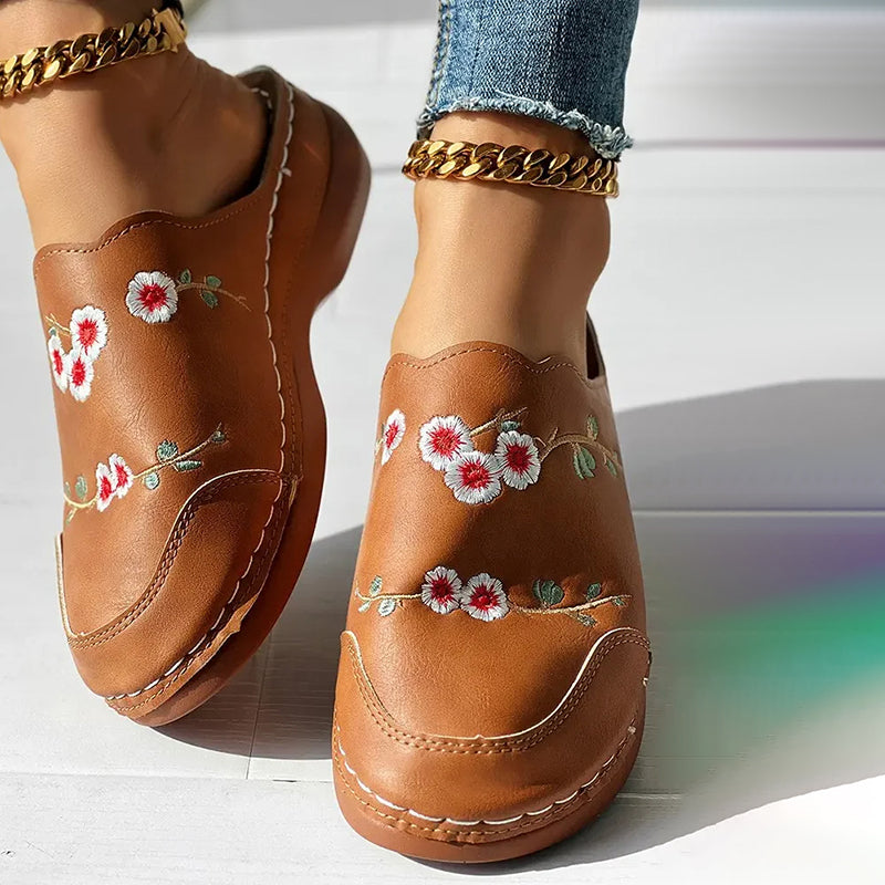 Vintage house slippers with floral embroidery