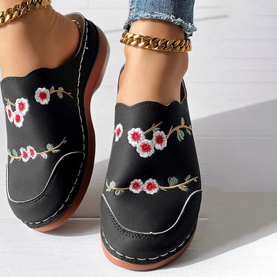 Vintage house slippers with floral embroidery
